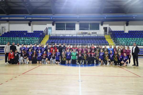 Kütahya'da 'Okullar Arası Genç Kızlar Hentbol' müsabakaları sona erdi