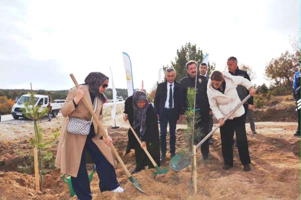 Kütahya'da şehitler için 350 fidan toprakla buluştu