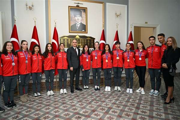 Manisa'nın altın çocukları Avrupa'dan zaferle döndü