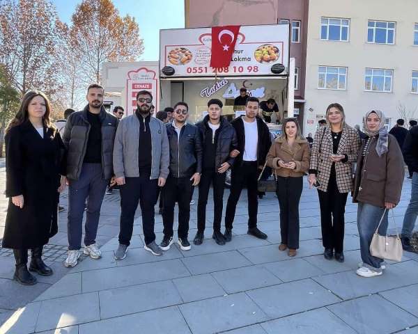 Van'da üniversite öğrencilerinden 20 şehit için anlamlı etkinlik