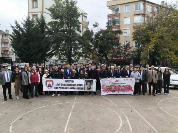 'Vatan ve Kahraman Buluşmaları'nda şehit ve gazilerin hikâyeleri genç kuşaklara aktarıldı