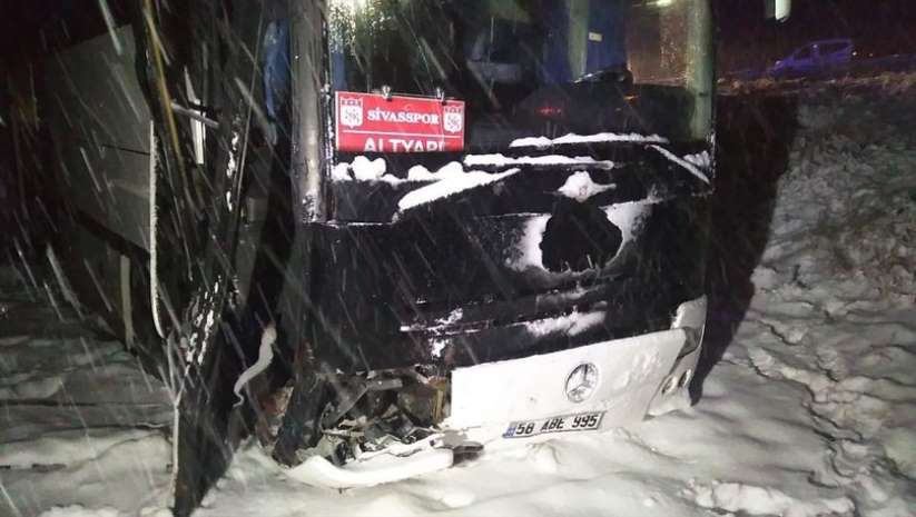 Sivasspor otobüsü kaza yaptı