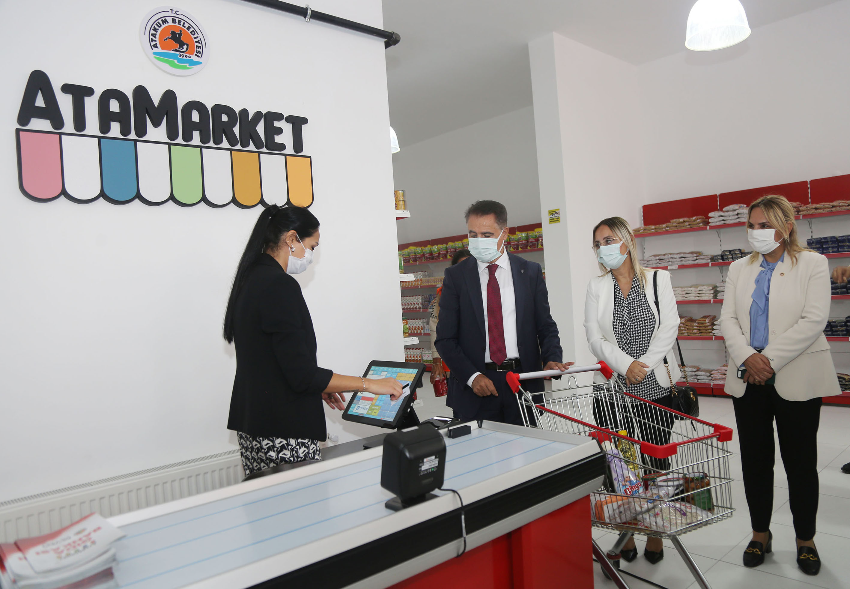 Karadeniz'in ilk gıda bankası AtaMarket'te binlerce ürün yararlanıcılara ulaştı