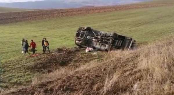 Amasya'da minibüs devrildi: Çok sayıda yaralı var - Amasya haber