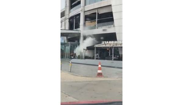 Bursa'da dünyaca ünlü kahve zincirinde yangın tüpü kazası: Ortalık toz bulutu ile kaplandı - Bursa haber