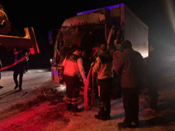 Sarıkamış'ta zincirleme kaza: 3 yaralı - Kars haber