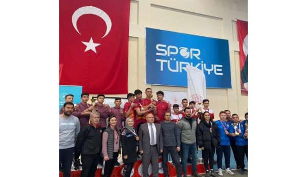 İhsaniye Anadolu Lisesi Okul Sporlarında başarıya doymuyor