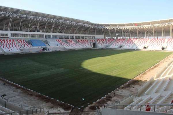 Karaman'ın yeni şehir stadyumunda çim serme işlemi tamamlandı