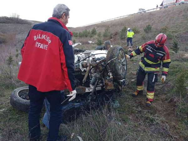 İzmir-İstanbul Otoyolu'nda feci kaza: Otomobil şarampole yuvarlandı