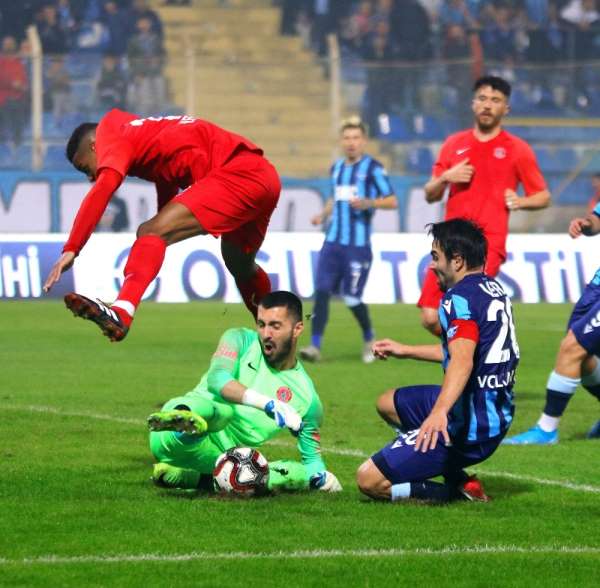 TFF 1. Lig: Adana Demirspor: 3 - Ümraniyespor: 0 (İlk yarı sonucu) 