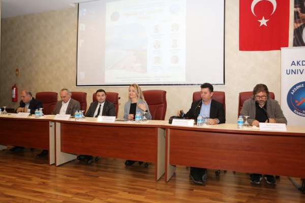 Akdeniz Üniversitesi'nde Şehir ve Turizm Paneli düzenlendi