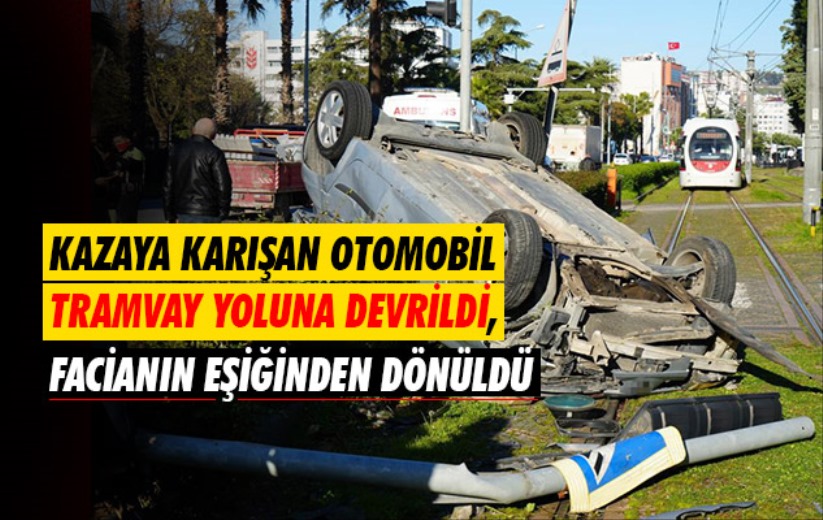 Samsun'da kazaya karışan otomobil tramvay yoluna devrildi, facianın eşiğinden dönüldü!