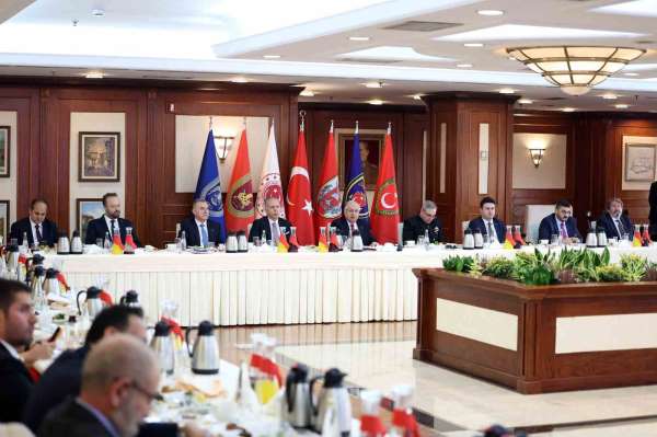 Bakan Güler: 'PKK'yı tam bitirdiğimiz anda terör örgütü de 'Terörsüz Türkiye' sürecine uyacağını açıkladı'