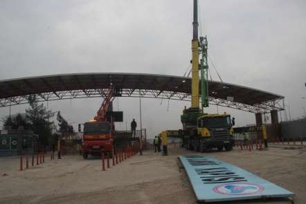 Öncüpınar Sınır Kapısının demir kapıları sökülmeye başlandı