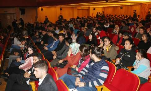 Adana'da terör polisi 450 çocuğu tiyatroya götürdü 