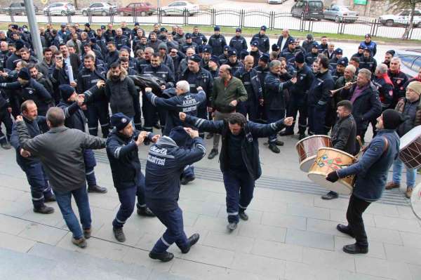 Amasya Belediyesi'nde işçiler rekor maaş zammını davul-zurnayla kutladı - Amasya haber