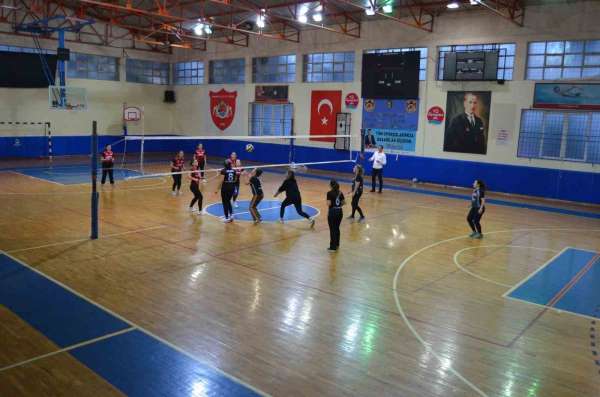 Alanya'da sağlıkçılar voleybol turnuvasında buluştu