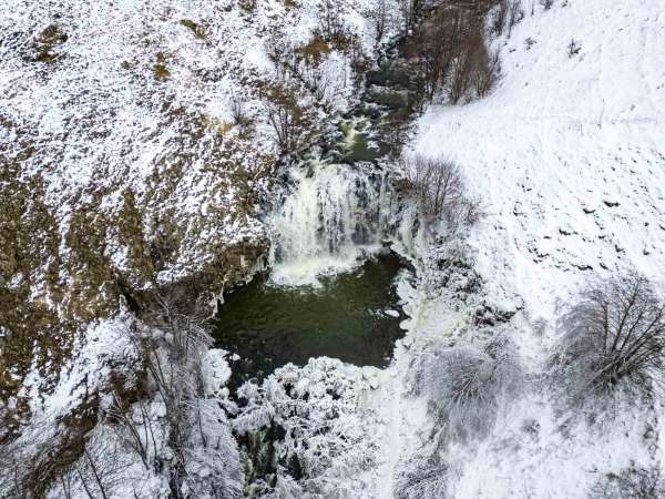 Çiseli Şelalesi, kışın da doğa severlerin vazgeçilmez destinasyonu