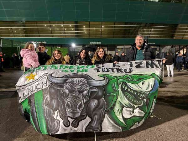 Kocaelispor'a destek için Arjantin'den kilometrelerce yol kat etti