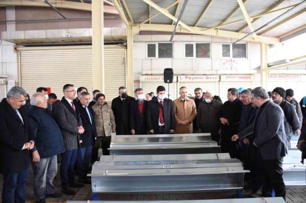 Kırkağaç'ta otomatik kuzu yemlik dağıtım töreni yapıldı