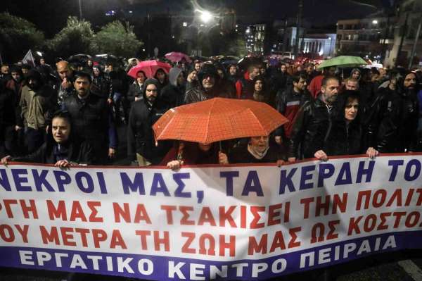 Atina'da tren kazası protestosu