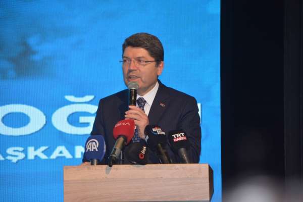 Adalet Bakanı Tunç: 'Yeni bir anayasa yapmanın mücadelesini vereceğiz'