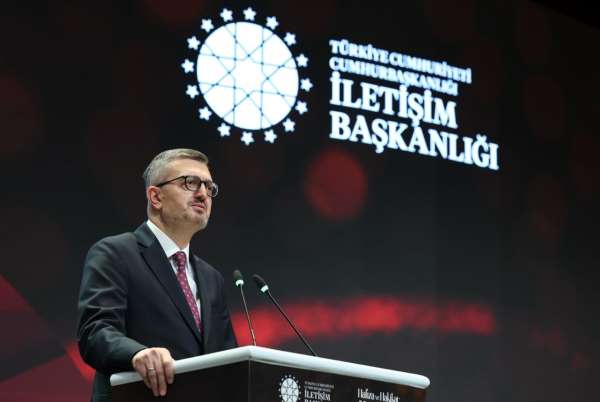 İletişim Başkanı Duran: 'İran'ın egemenliğini ihlal eden saldırıları esefle karşılıyoruz'