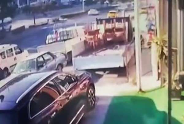 Kuşadası'ndaki silahlı saldırı güvenlik kamerasına yansıdı