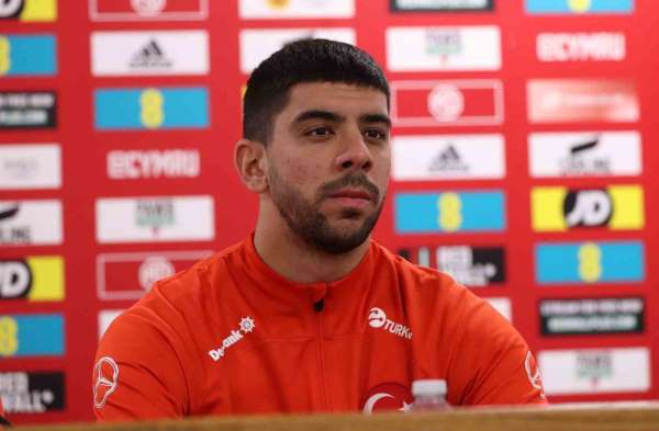 Mili futbolcu Cenk Özkacar Dünya Kupası'ndan emin