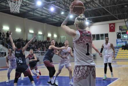 Türkiye Kadınlar Basketbol 1. Ligi: Elazığ İl Özel İdare: 108 - İstanbul Gücü: 4