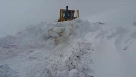 Bayburt-Trabzon arasında baharda karla mücadele 