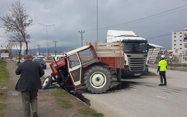 İnanılmaz kaza, traktör ikiye ayrıldı