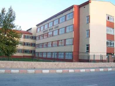 Gemlik'te meslek lisesi yıkılıyor...Bölge halkı yerine spor tesisi istiyor 