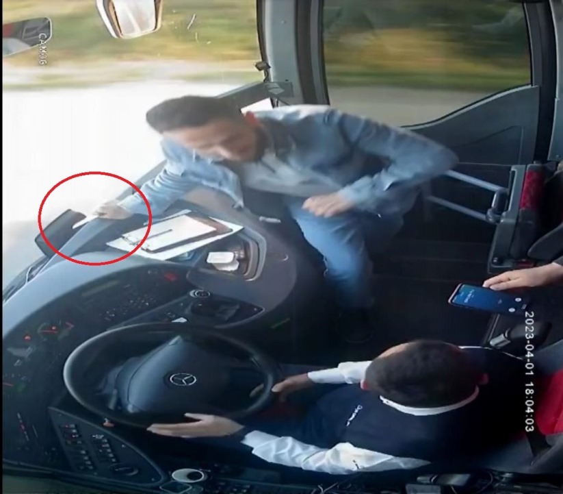 Samsun'da yolcu otobüsünde kaptanı bıçakla rehin alıp aracı kaçırdı