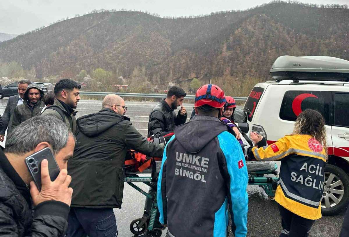 Bingöl'de trafik kazası: 5 yaralı