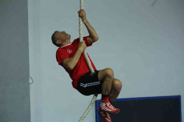 Kenan Bektaş, Yalova'da 39 yıldır gençlere spor aşılıyor