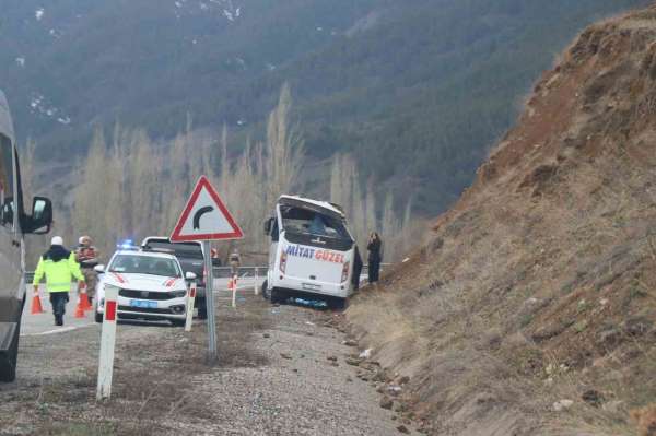 Oltu'da servis aracı kaza yaptı: 11 yaralı, 1 ölü