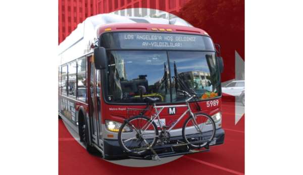 Los Angeles'taki otobüslere 'Hoş geldiniz Ay Yıldızlılar' yazıldı