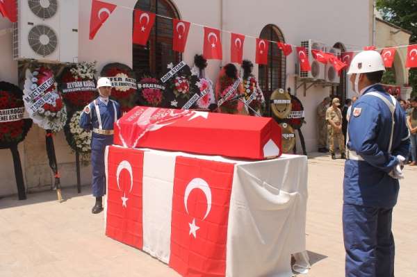 Kalp krizi geçirip şehit olan acemi asker Adana'da toprağa verildi 