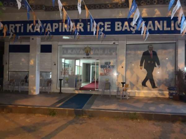 Ak Parti ilçe başkanlığına EYP'li ve havai fişekli saldırı 