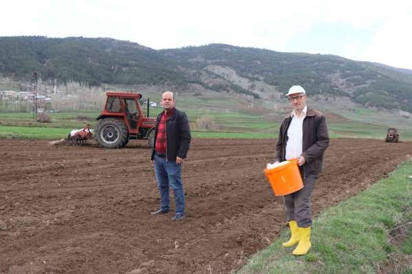 Belediyeden çiftçilere mazot ve traktör desteği - Erzurum haber