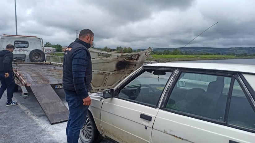 Samsun'da hareket halindeki otomobilde yangın çıktı