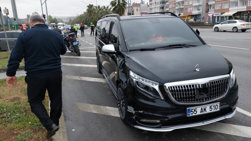 AK Parti Samsun İl Başkanı'nın makam aracı yayalara çarptı: 2 yaralı