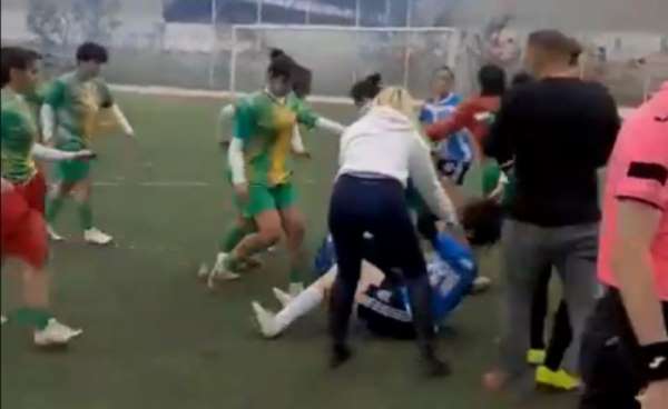 Aksaray'da kadınların futbol maçındaki kavga kamerada: 7 yaralı