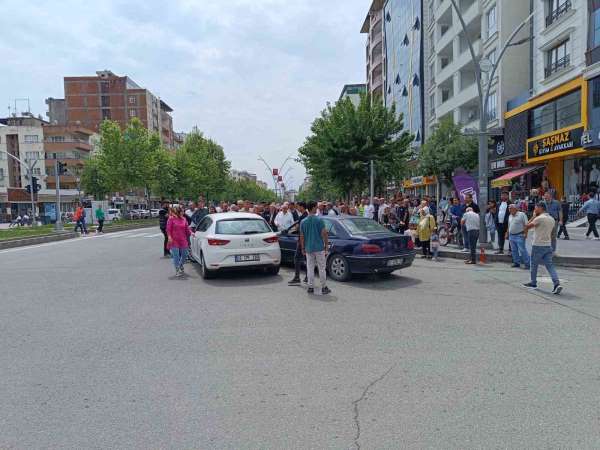 Kazaya karışan kadın çevredekilere hakaret edip 'trafik dersi' verdi