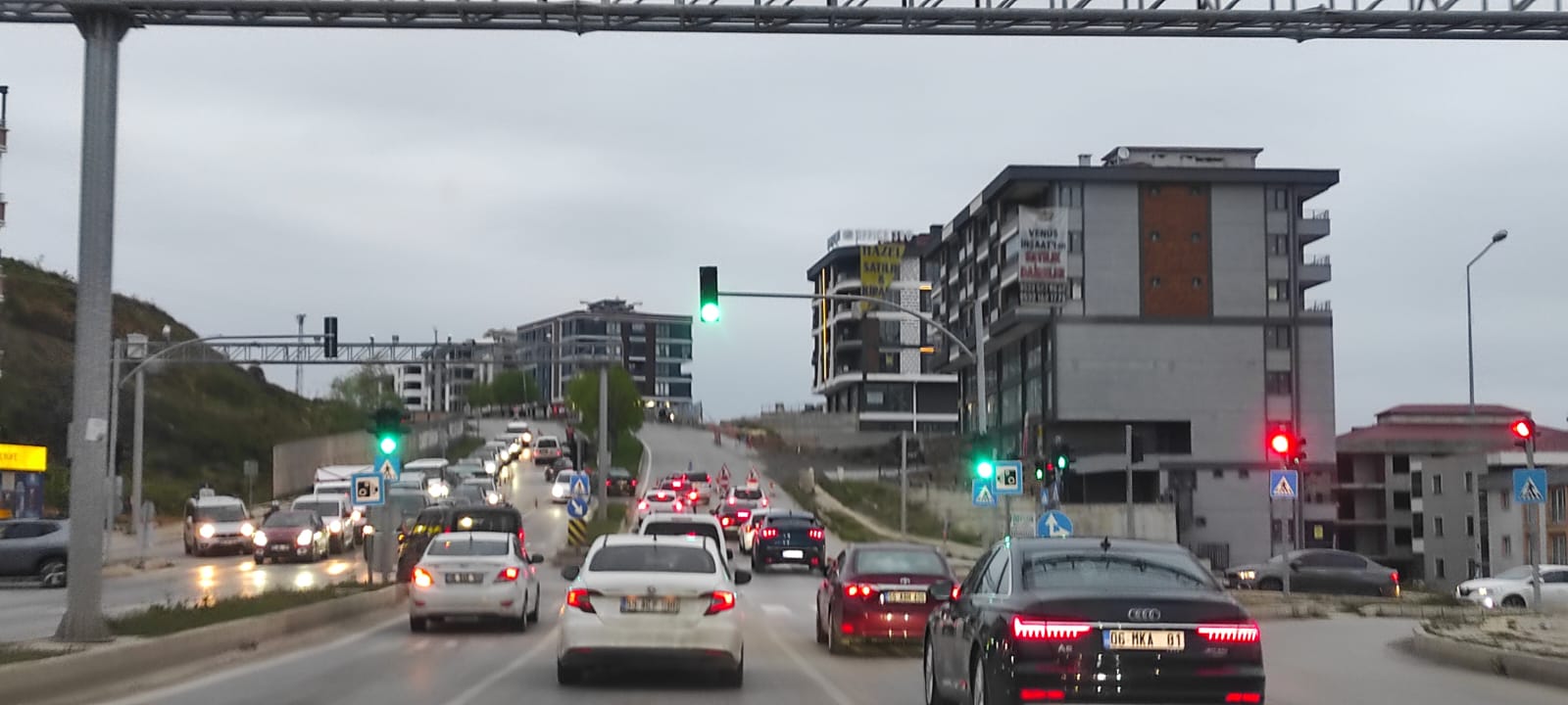 Samsun'da yol çöktü! 