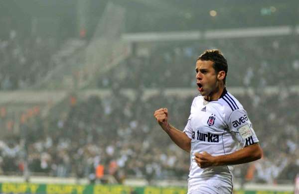 Beşiktaş'ın eski golcüsü Bobo'dan, Fenerbahçe derbisi yorumu