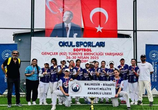 Bigadiç'li kızlar Softbol'da Türkiye şampiyonu