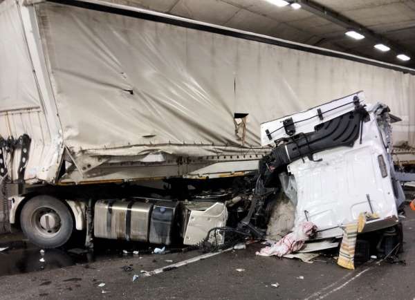 Erkenek Tüneli'nde trafik kazası: 1 ağır yaralı
