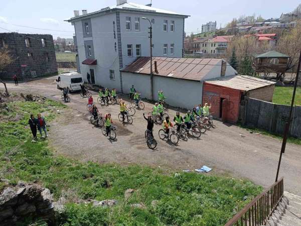 Kars'ta pedallar sağlıklı yaşam için çevrildi